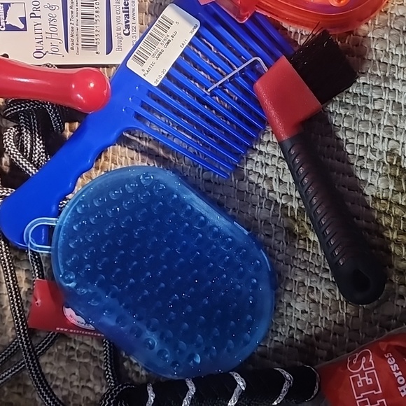 Nwt Horse grooming supplies and rope halter - Picture 4 of 6